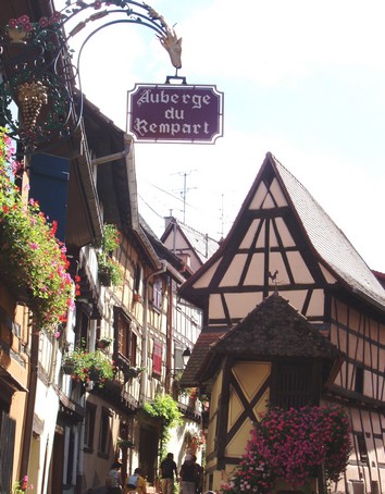 Balade  Eguisheim, joli village alsacien - les ruelles